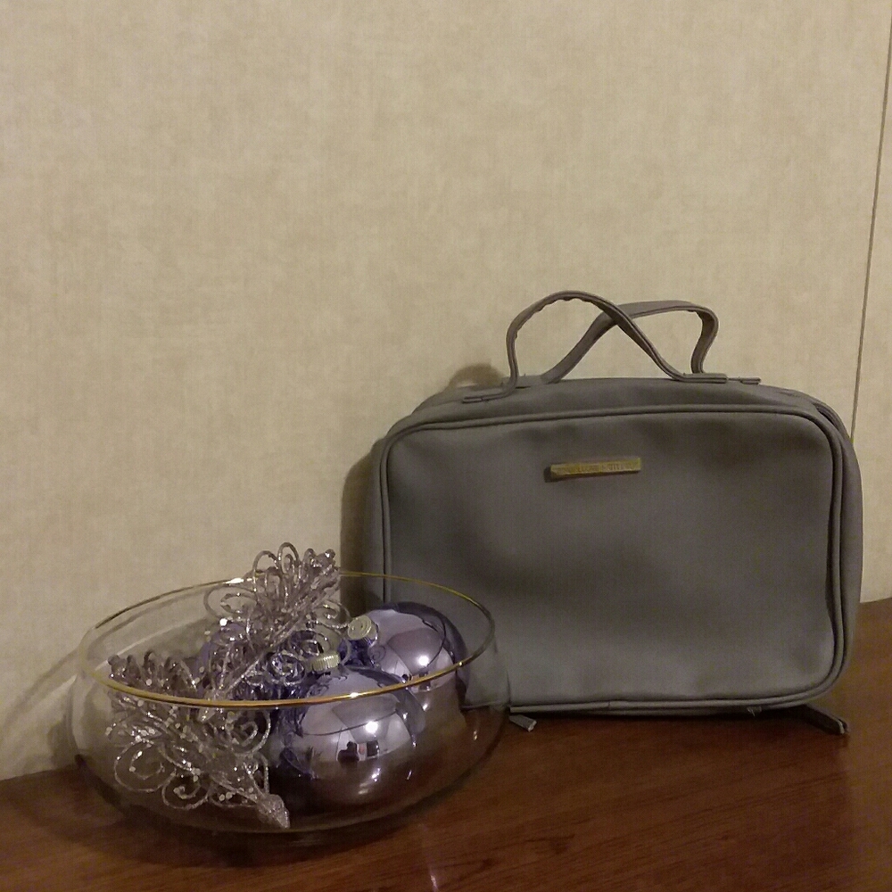 ✈Tender Love and Carry travel bag with hanger